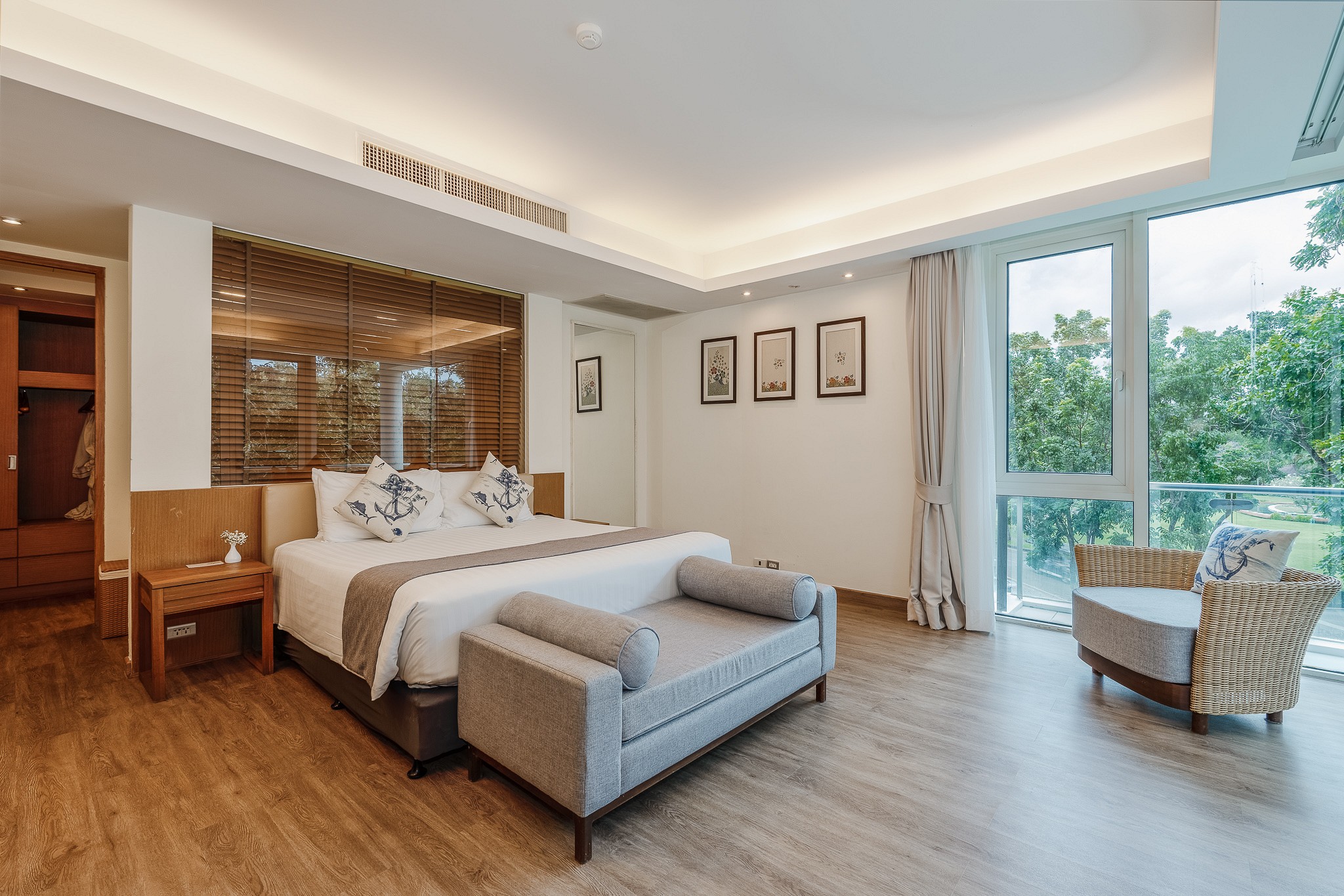 2 Bedroom Residence with Kitchen and Balcony