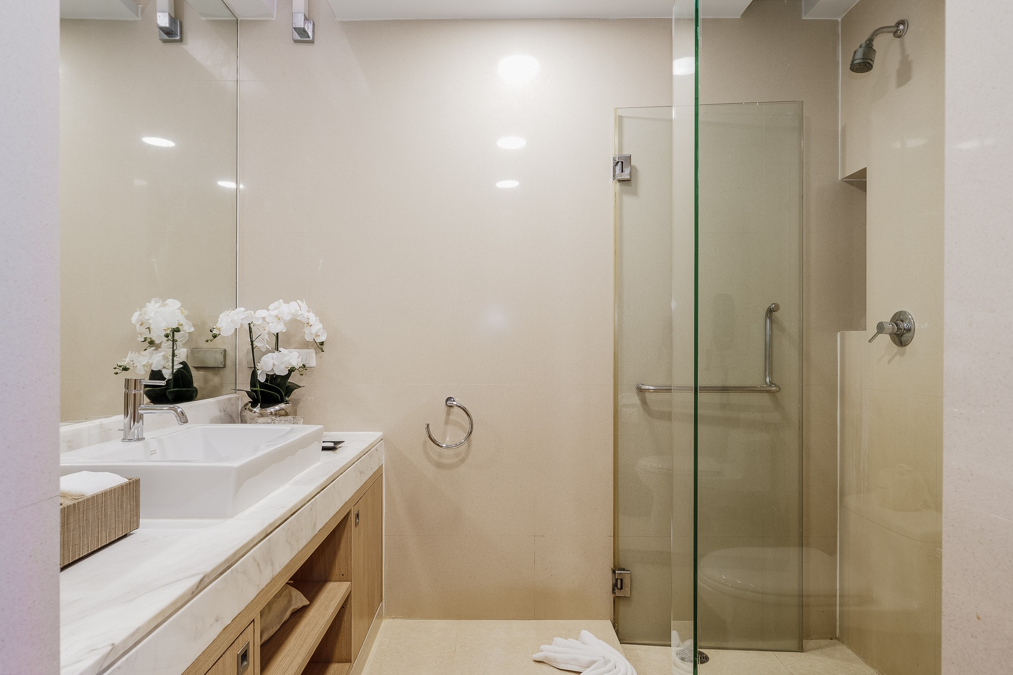2 Bedroom Residence with Kitchen and Balcony